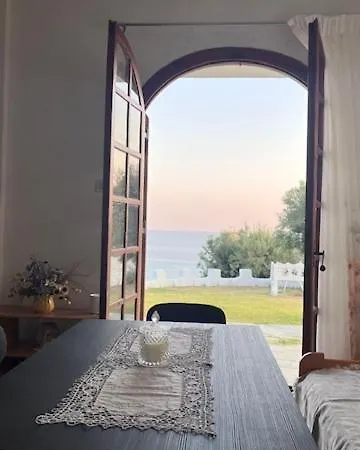 Дом отдыха Kaloutsikos Sea View House Мола-Калива