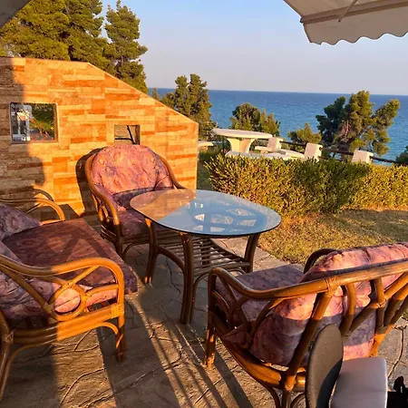 Kaloutsikos Sea View House *