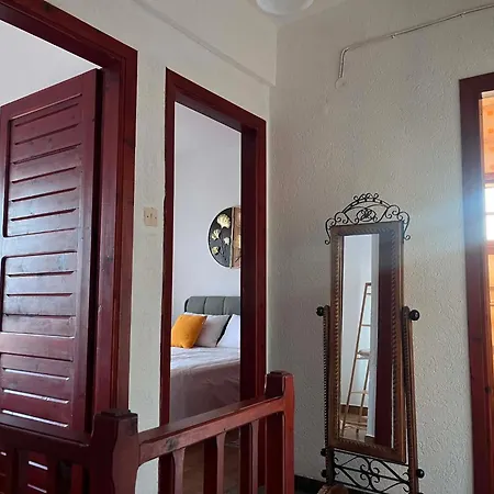 Kaloutsikos Sea View House * Μόλα Καλύβα
