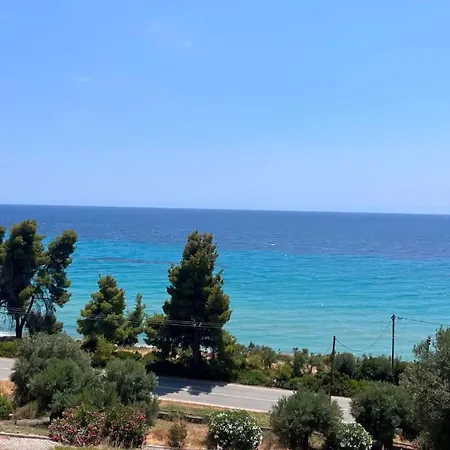 Kaloutsikos Sea View House *