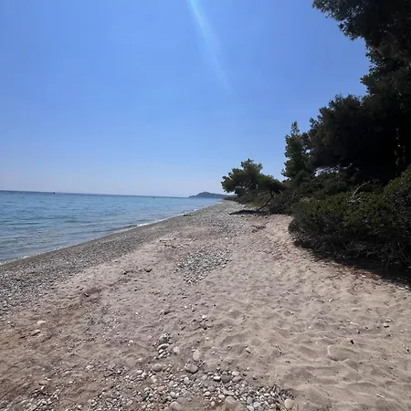Kaloutsikos Sea View House *