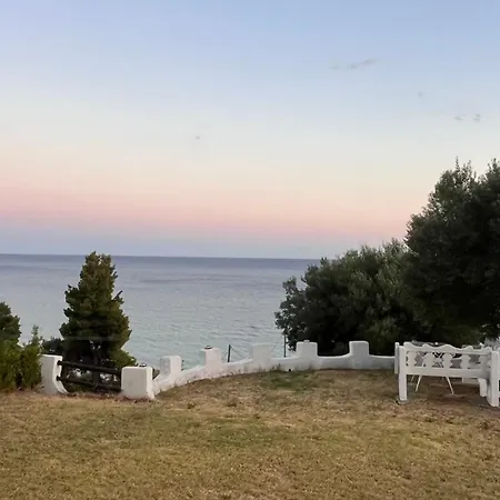 Kaloutsikos Sea View House 度假居